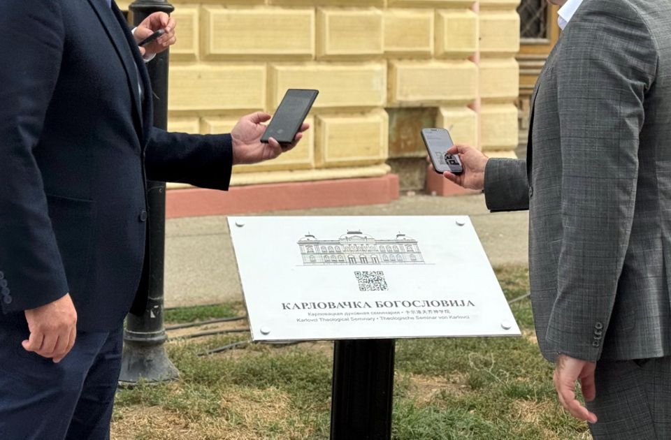 Turisti do kulturne baštine Sremskih Karlovaca uz pomoć QR koda Turisti do kulturne baštine Sremskih Karlovaca uz pomoć QR koda