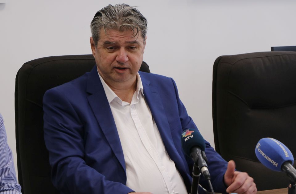 Direktor Hitne ponovo izbegava 021: Kad odgovaranje na pitanje može da ugrozi pacijente Direktor Hitne ponovo izbegava 021: Kad odgovaranje na pitanje može da ugrozi pacijente