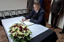 Položeni venci na Spomen groblju u Novom Sadu povodom Dana pobede nad fašizmom