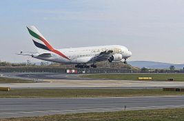 Avion usmrtio pešaka na pisti u Denveru, putnici evakuisani zbog požara