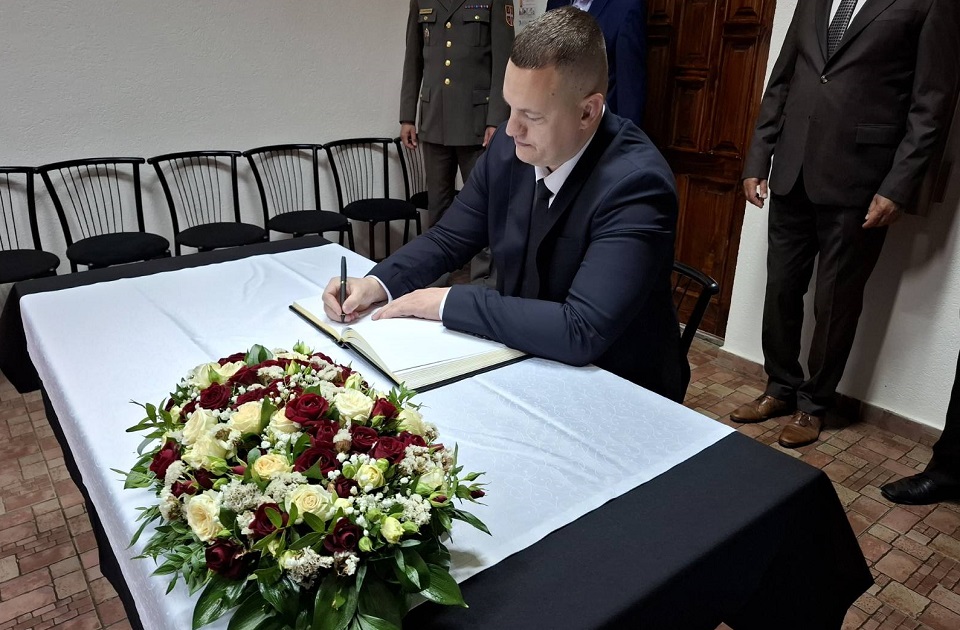 Položeni venci na Spomen groblju u Novom Sadu povodom Dana pobede nad fašizmom