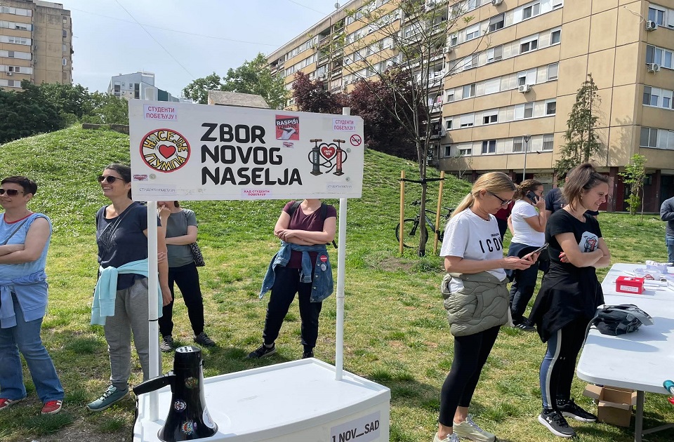 FOTO: Zbor na Novom naselju uz poruku 