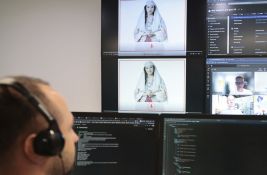 VIDEO Albanska virtuelna ministarka za javne nabavke izviždana u Parlamentu