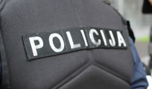Pijan udario policajca, pa pokušao da se tuče sa interventnom policijom