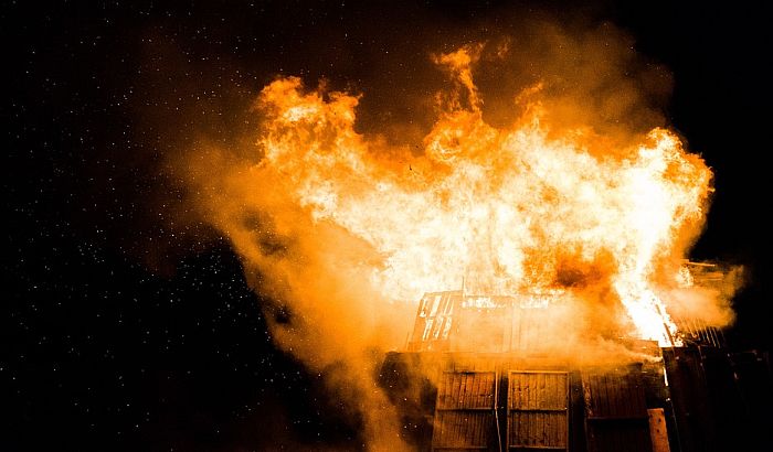 U požaru u Beogradu povređena šestorica migranata