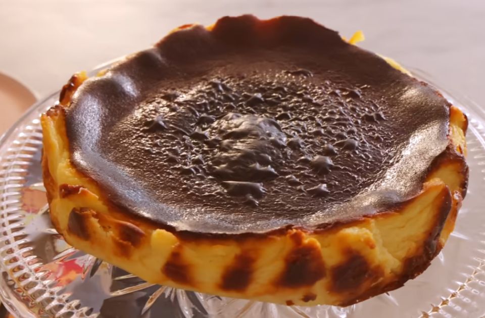 VIDEO: Baskijski čizkejk - spolja karamelizovan, unutra kremast i sočan