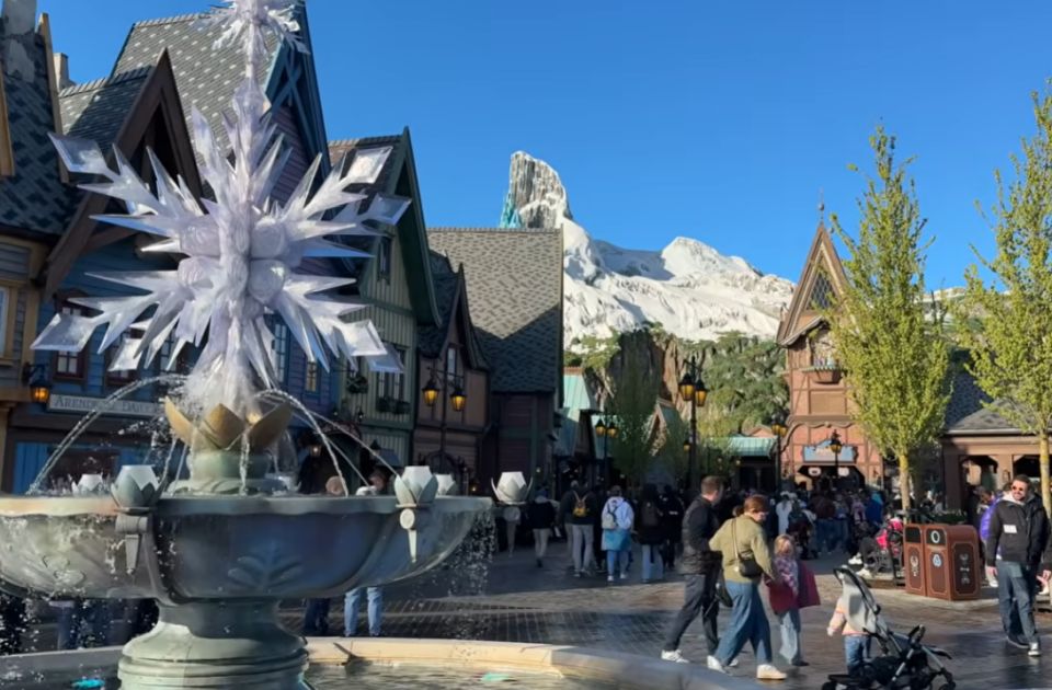 VIDEO: Diznilend u Parizu otvorio zonu posvećenu Zaleđenom kraljevstvu i dve nove atrakcije 