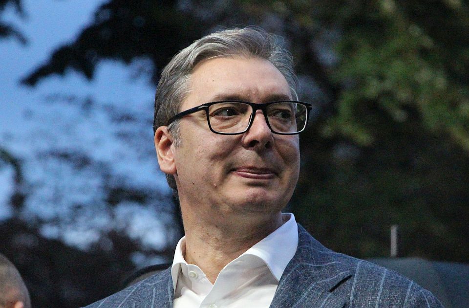 Vučić tvrdi da je rejting SNS najbolji u poslednjih pet godina, no podaci pokazuju suprotno