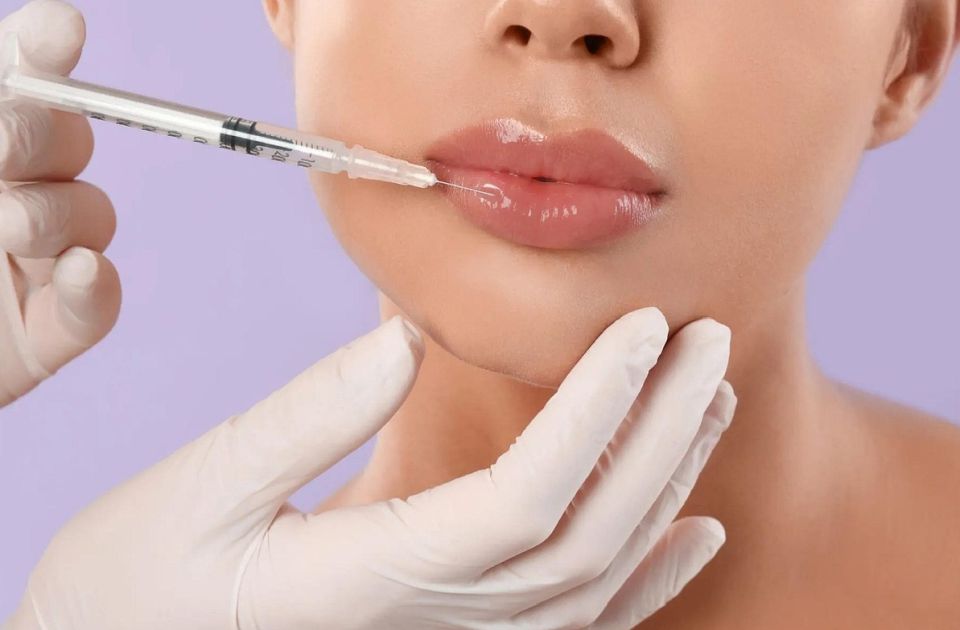 VIDEO: Besplatan botoks u tržnom centru u Nemačkoj, ljudi satima čekali u redu