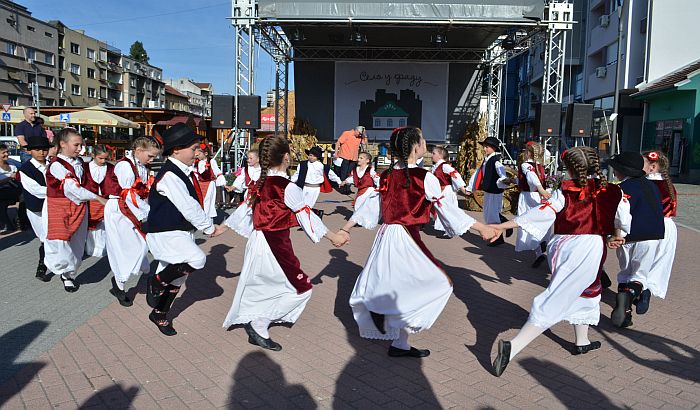 FOTO: Počela manifestacija "Selo u gradu" na Trgu republike