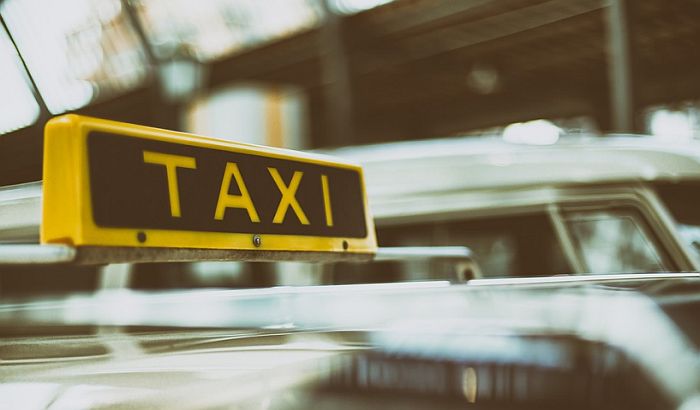 Grad dao dva miliona za studiju o taksi prevozu koju ne koristi
