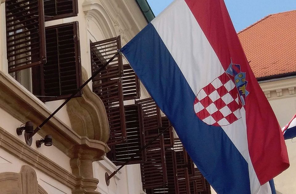 Pevačica iz Srbije kažnjena u Hrvatskoj zbog krajiške pesme i neprijavljenog boravka