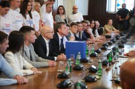 SRCE: Vučić izbore raspisao u centru, saglasnost za ime dao 10 minuta kasnije na Novom Beogradu