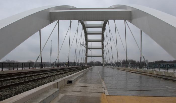 FOTO, VIDEO: Vozovi preko novog mosta za dve nedelje, automobili do 1. jula