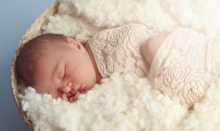 Bebe koje spavaju odvojeno od roditelja brže utonu u san