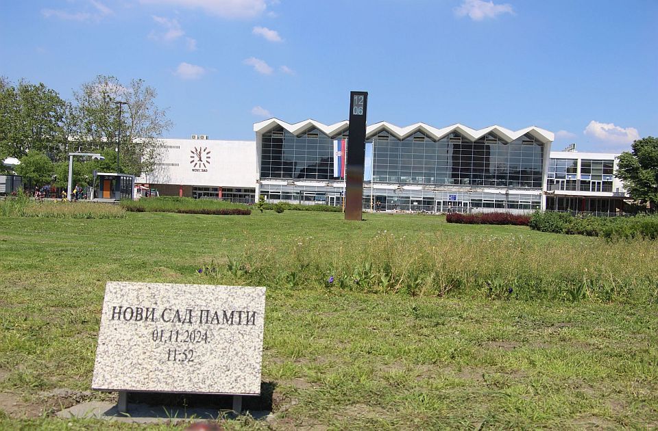 Pomen poginulima 1. januara ispred Železničke stanice: 