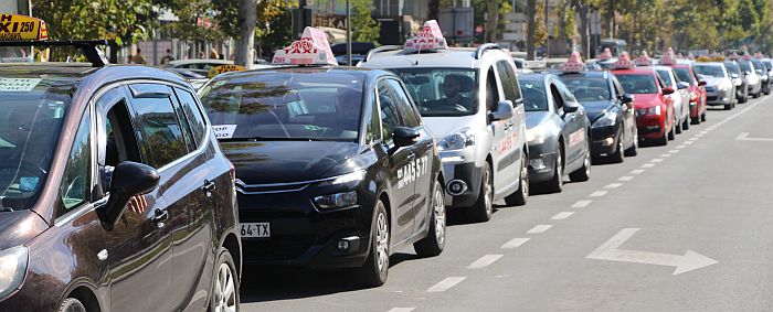 Novosadske taksiste "pojela" korona: Rade više od 12 sati, napravili jedni drugima konkurenciju u dnevnoj smeni