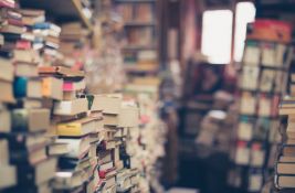 Desetine hiljada knjiga mu smetalo - bacio ih na deponiju