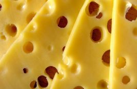 Zašto švajcarski sir ima rupe?