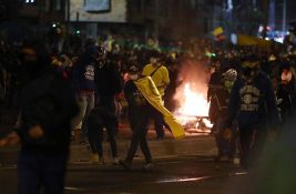 Demonstranti u Kolumbiji spalili zgradu suda