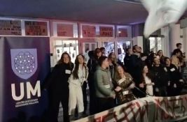 VIDEO: Studenti proslavili pobedu na izborima na Medicinskom fakultetu u Novom Sadu