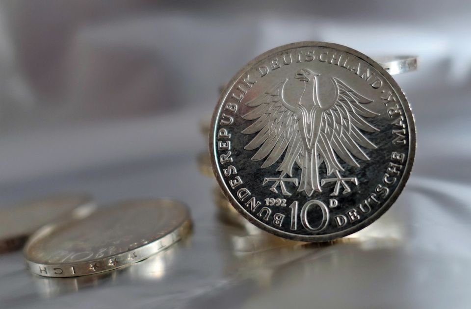 I dalje 12,2 milijarde nemačkih maraka u opticaju: 