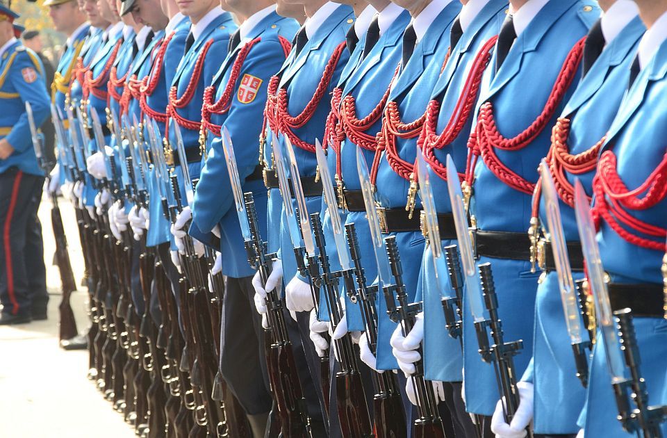 Vojska Srbije nabavlja svečane i službene uniforme za 132 miliona dinara