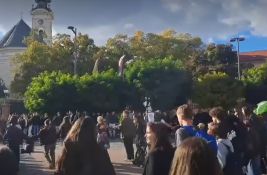 VIDEO: Kolo ispred Jovine gimnazije