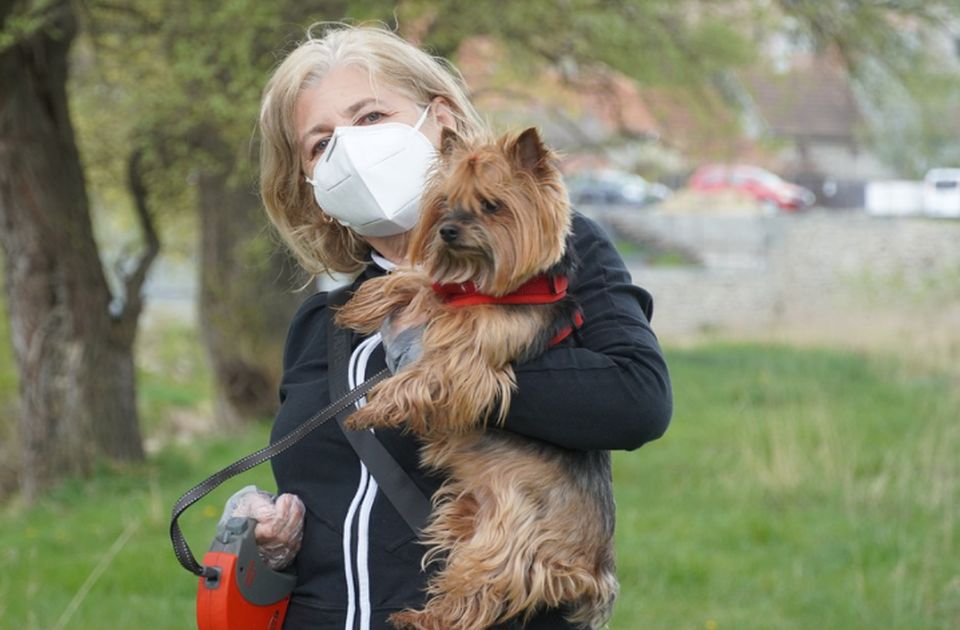 Prvi pas iz Britanije zaražen korona virusom: Veruje se da mu je vlasnik preneo