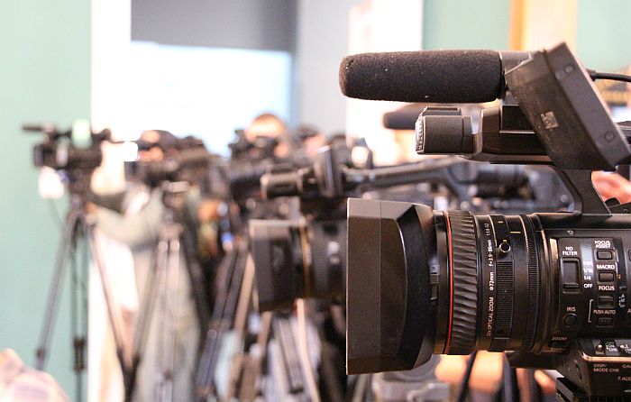 Fajon: Demokratija i sloboda medija su ozbiljno ugroženi u Srbiji