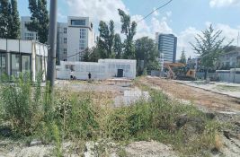FOTO: Počinje uređenje prostora iznad podzemne garaže kod Banovine