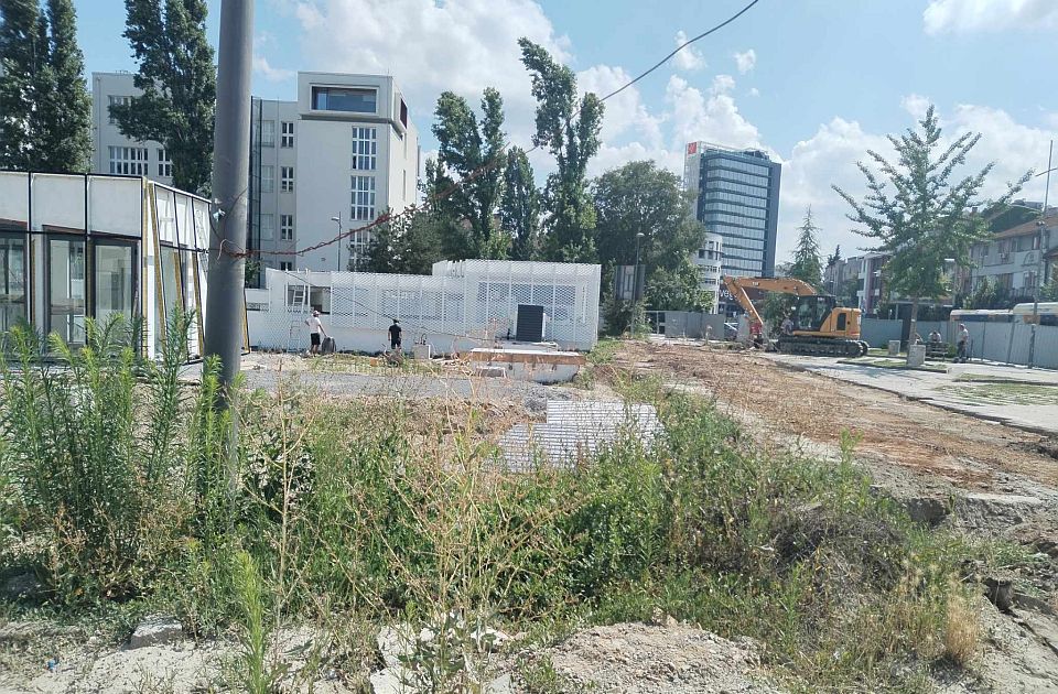 FOTO: Počinje uređenje prostora iznad podzemne garaže kod Banovine