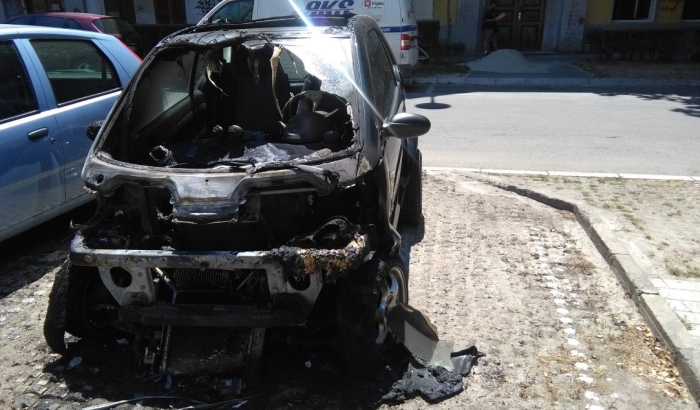 FOTO: Zapaljen automobil bivšeg predsednika AKV Srđana Sikimića
