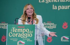 Meloni: Zabranićemo muslimanski veo u školama i ograničiti broj strane dece u razredima