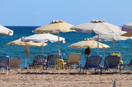 Muškarac star 82 godine preminuo nakon tuče sa muškarcem od 76 godina na plaži u Grčkoj