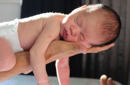 Pedijatar objasnio šta bebina porođajna težina zaista otkriva
