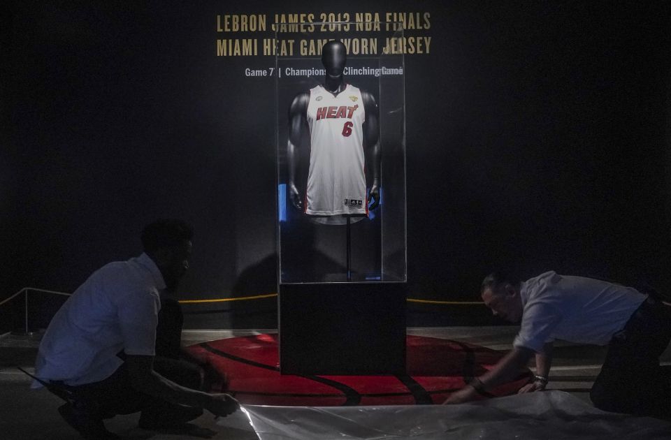 Dres Lebrona Džejmsa iz NBA finala 2013. prodat za 3,68 miliona dolara