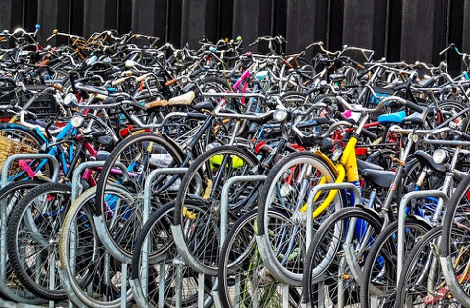 VIDEO: Amsterdam dobio dva podvodna parkinga za 11.000 bicikala