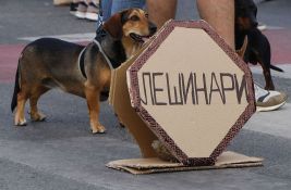 Došlo vreme godišnjih odmora: Šta je potrebno da se protesti 
