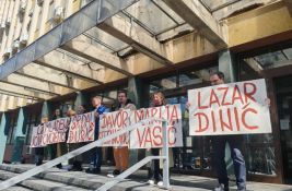 Deo spisa predmeta za šestoro uhapšenih aktivista iz Novog Sada 