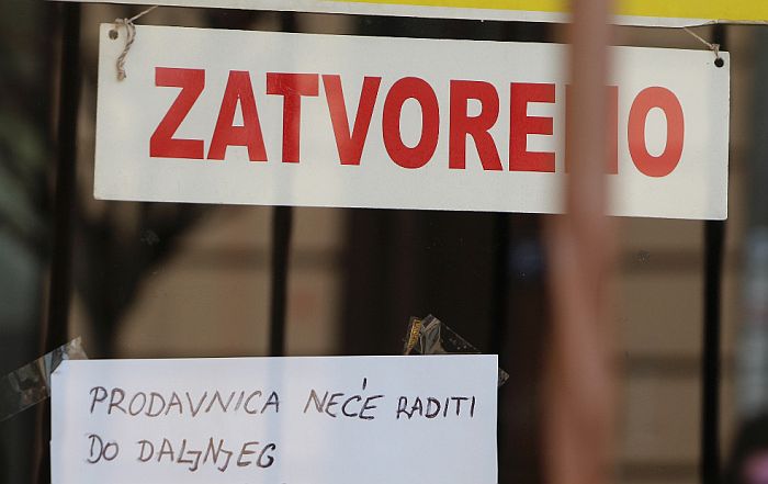 Kažnjeno 25 novosadskih trgovaca koji su uveli "šaltersku prodaju" posle 21 čas