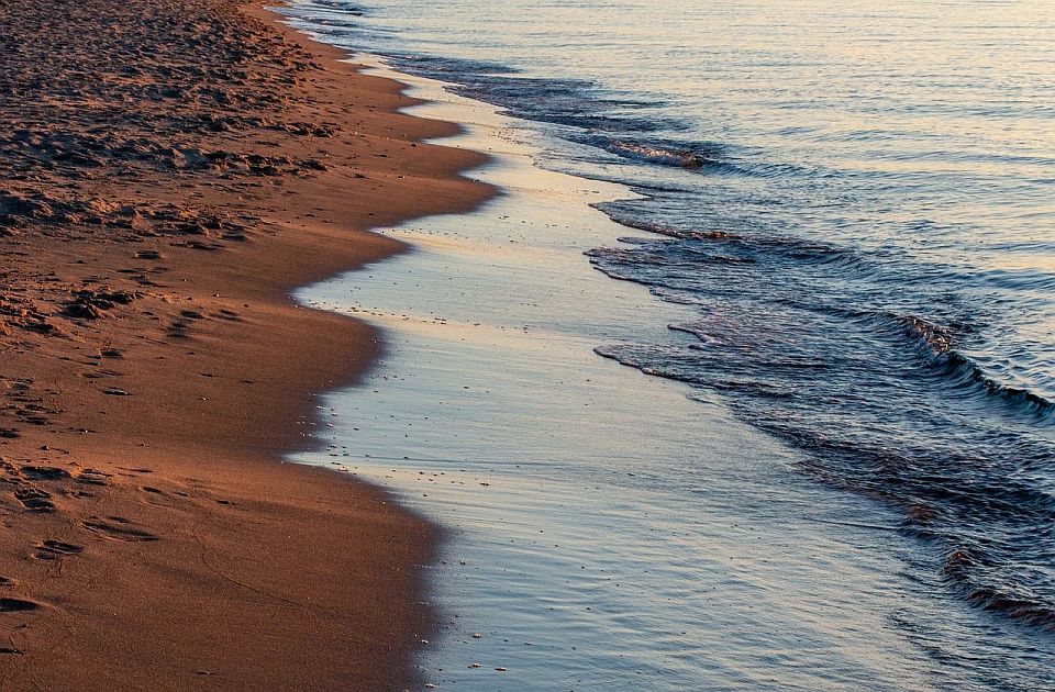 Kraljičina plaža u Budvi slobodna za kupanje, ranije bila rezervisana samo za goste i biznis elitu