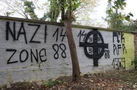 FOTO, VIDEO: Na Dan oslobođenja Novog Sada širom grada osvanuli neonacistički simboli