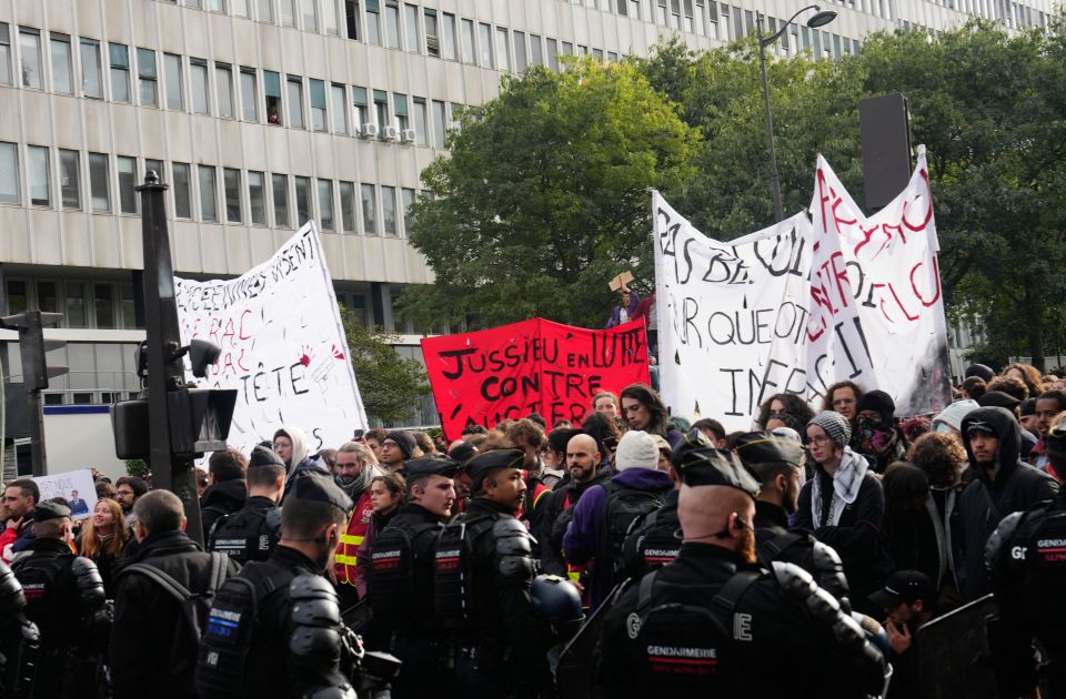 Policijski čas u delovima Pariza na snazi do ponedeljka