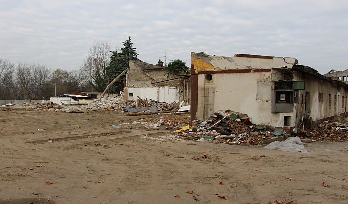 FOTO: Srušena Sanitarija u Futoškoj, gradiće se kompleks "Vojvođanka"