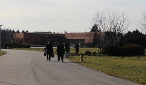 Organizovan kombi prevoz na Gradskom groblju u četvrtak na Sve svete