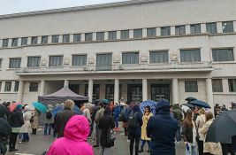 VIDEO Prevoznik Jaćimović počeo štrajk glađu kod Banovine: 