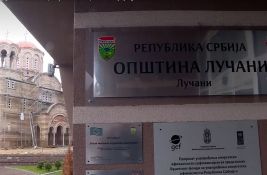 Naprednjaci napali sveštenika SPC, jedan ga vukao za bradu