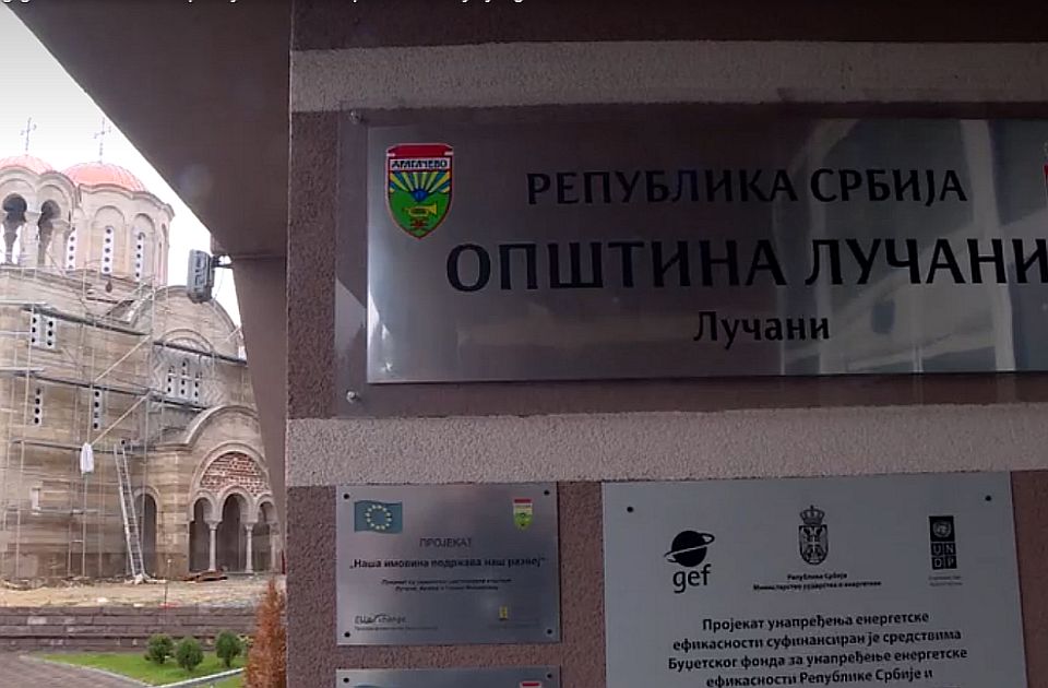 Naprednjaci napali sveštenika SPC, jedan ga vukao za bradu