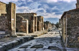 Na današnji dan: Uništena Pompeja, rođen Borhes, završena Cerska bitka